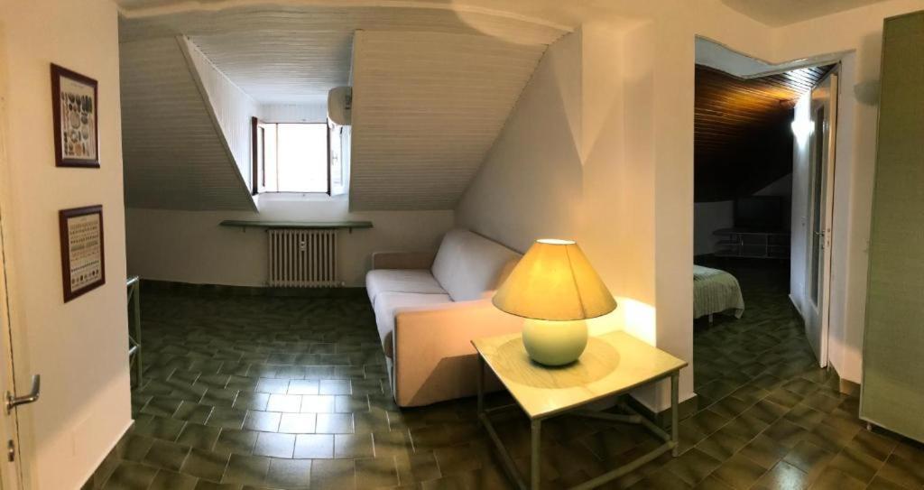 Appartamento La Mansarda Lecco Bagian luar foto