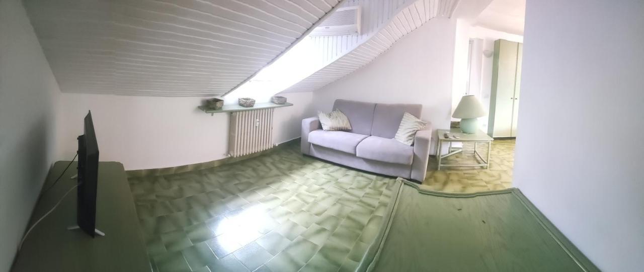 Appartamento La Mansarda Lecco Bagian luar foto